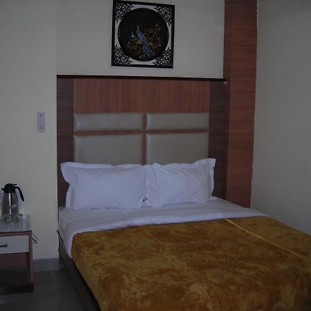 Rāipur Hotel Dolphin מראה חיצוני תמונה
