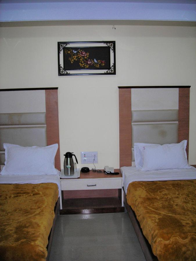 Rāipur Hotel Dolphin מראה חיצוני תמונה