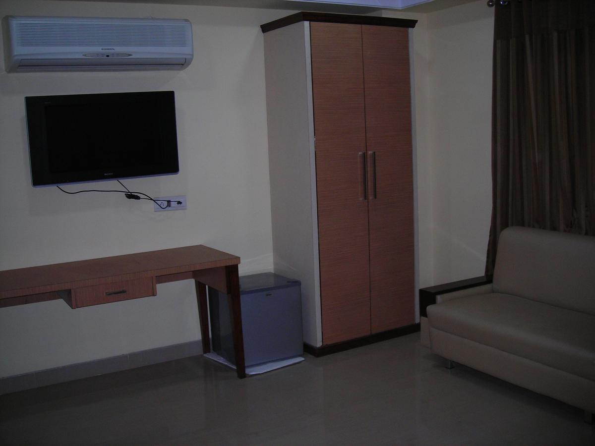 Rāipur Hotel Dolphin מראה חיצוני תמונה