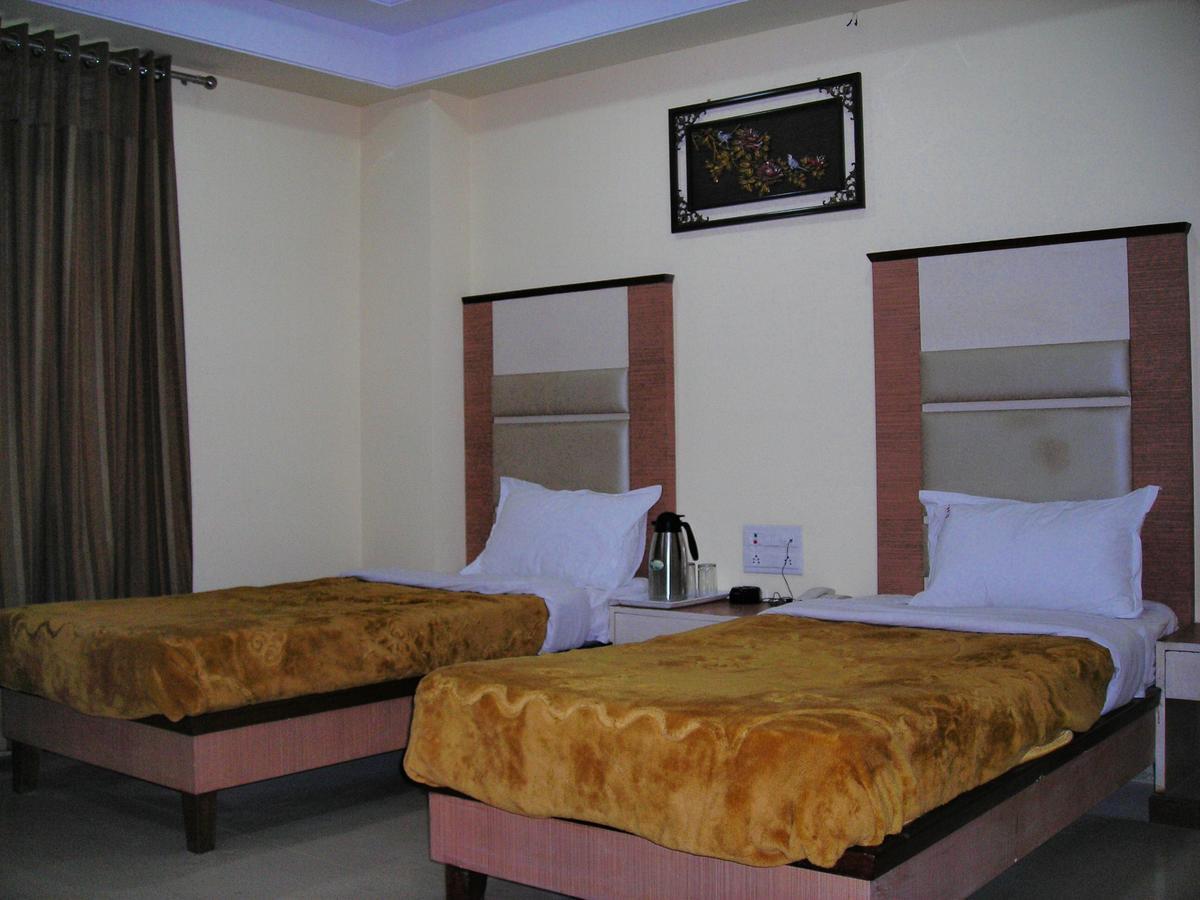Rāipur Hotel Dolphin מראה חיצוני תמונה