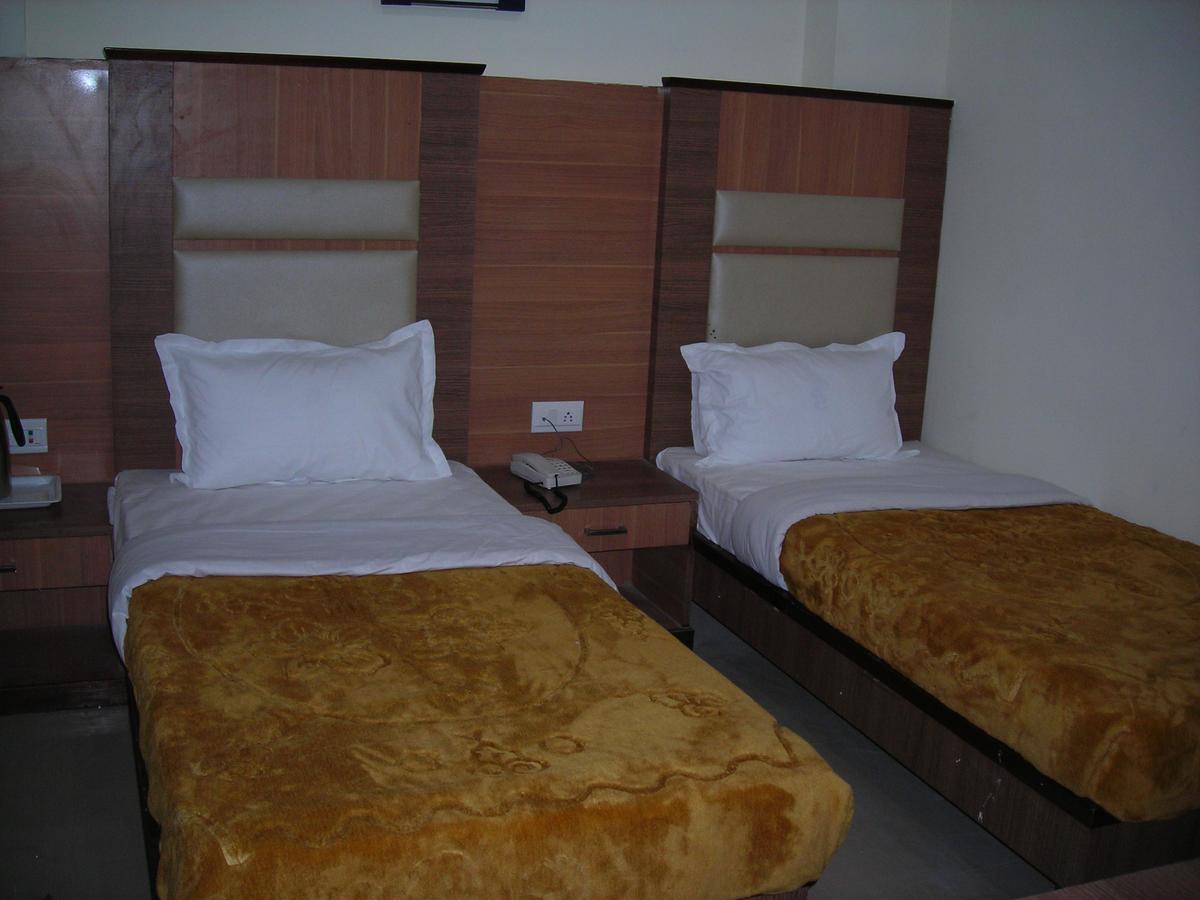 Rāipur Hotel Dolphin מראה חיצוני תמונה