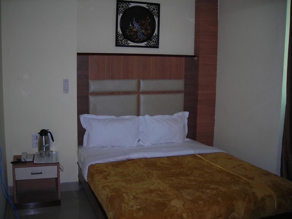 Rāipur Hotel Dolphin מראה חיצוני תמונה