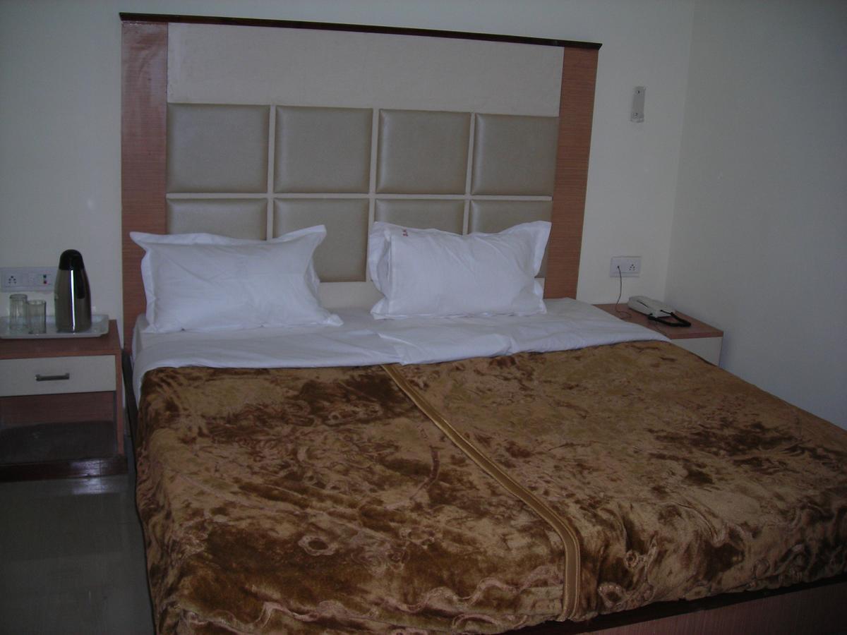 Rāipur Hotel Dolphin מראה חיצוני תמונה